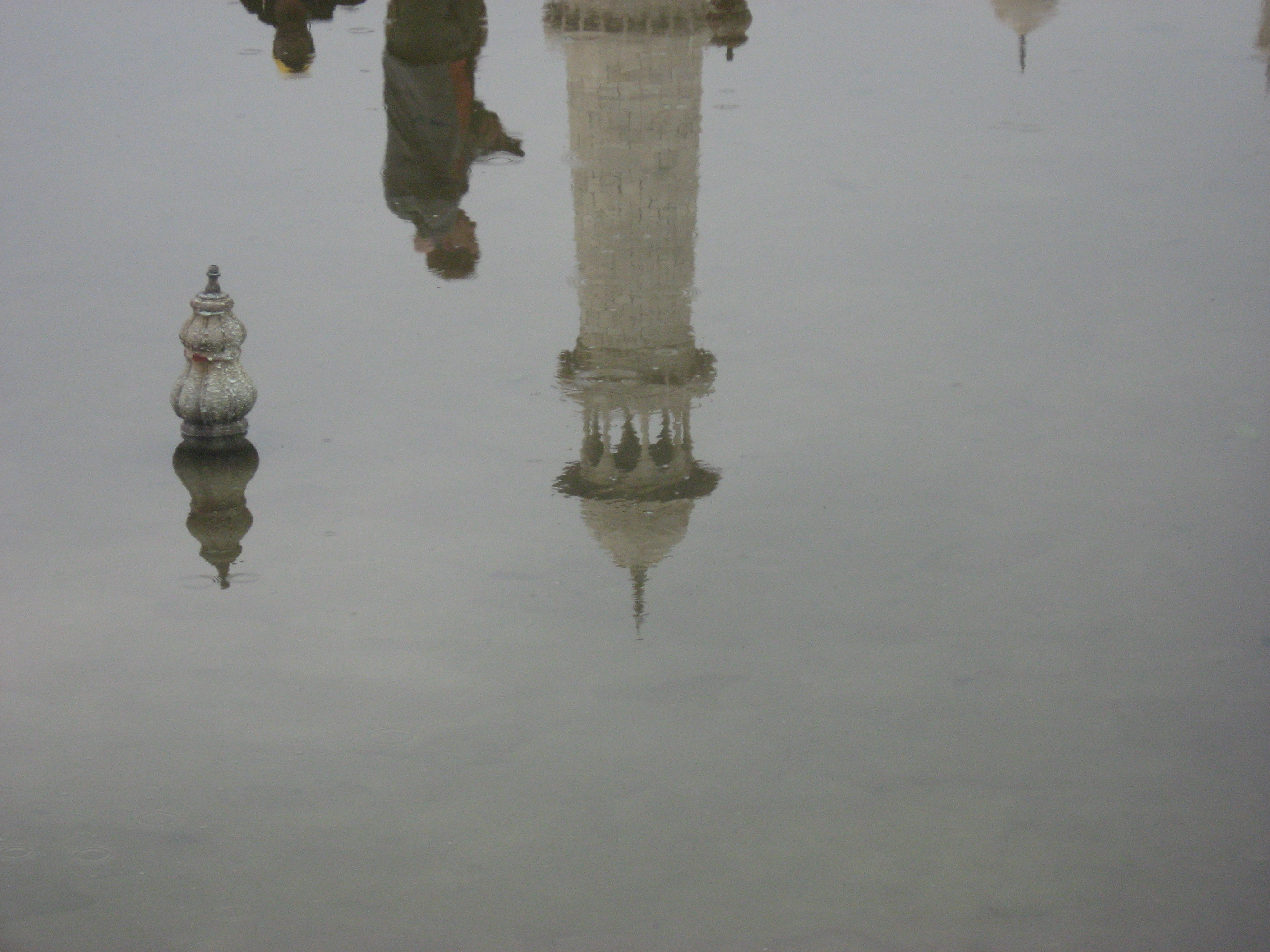 riflessi al Taj Mahal