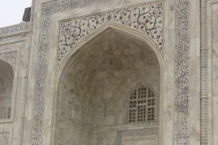 particolare della decorazione del portale al Taj Mahal