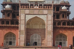 portale con chiostro al Forte di Agra