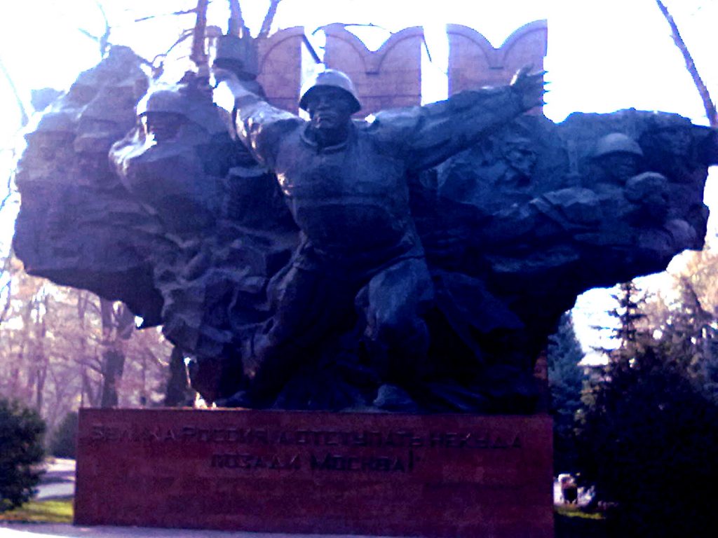 Parco di Panfilov: monumento ai caduti, cattedrale Zenkov, Almaty